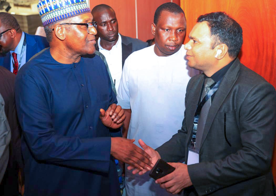 Aliko Dangote with Zulfi Azad in Nigeria