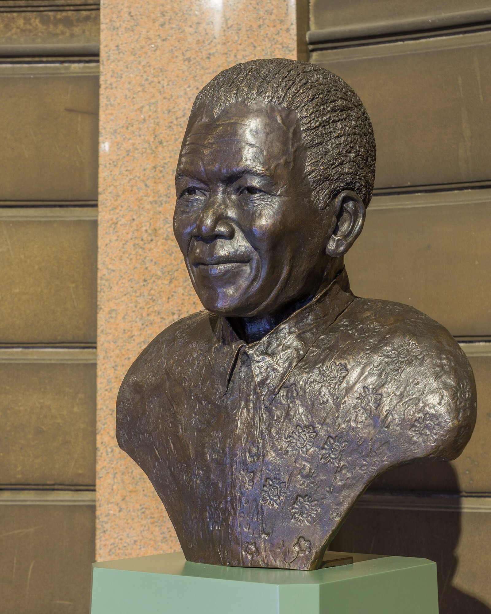 A bronze bust of Nelson Mandela in Glasgow City Chambers.