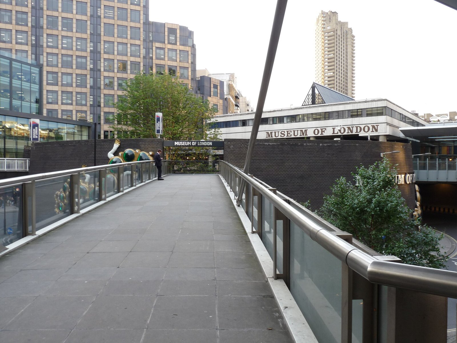 Bridge from Nettleton Court to One London Wall view northwest 01