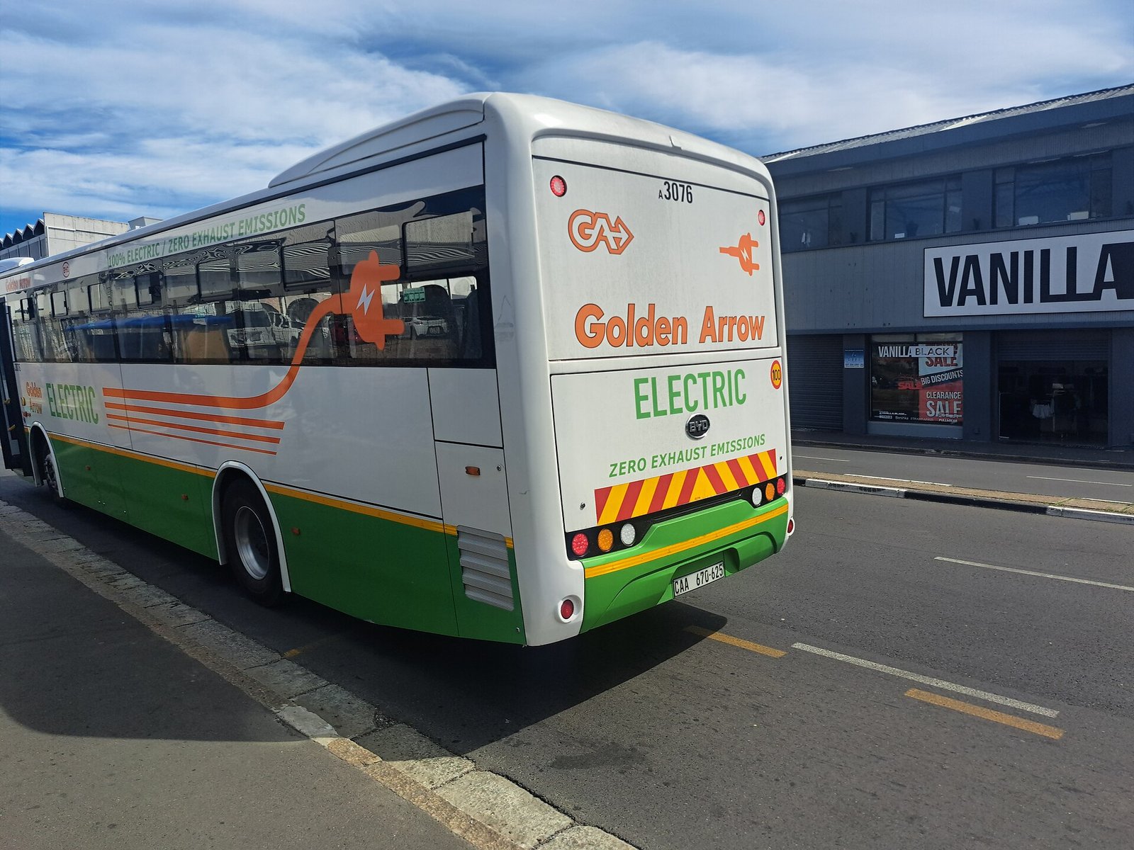 Golden Arrow electric bus 1