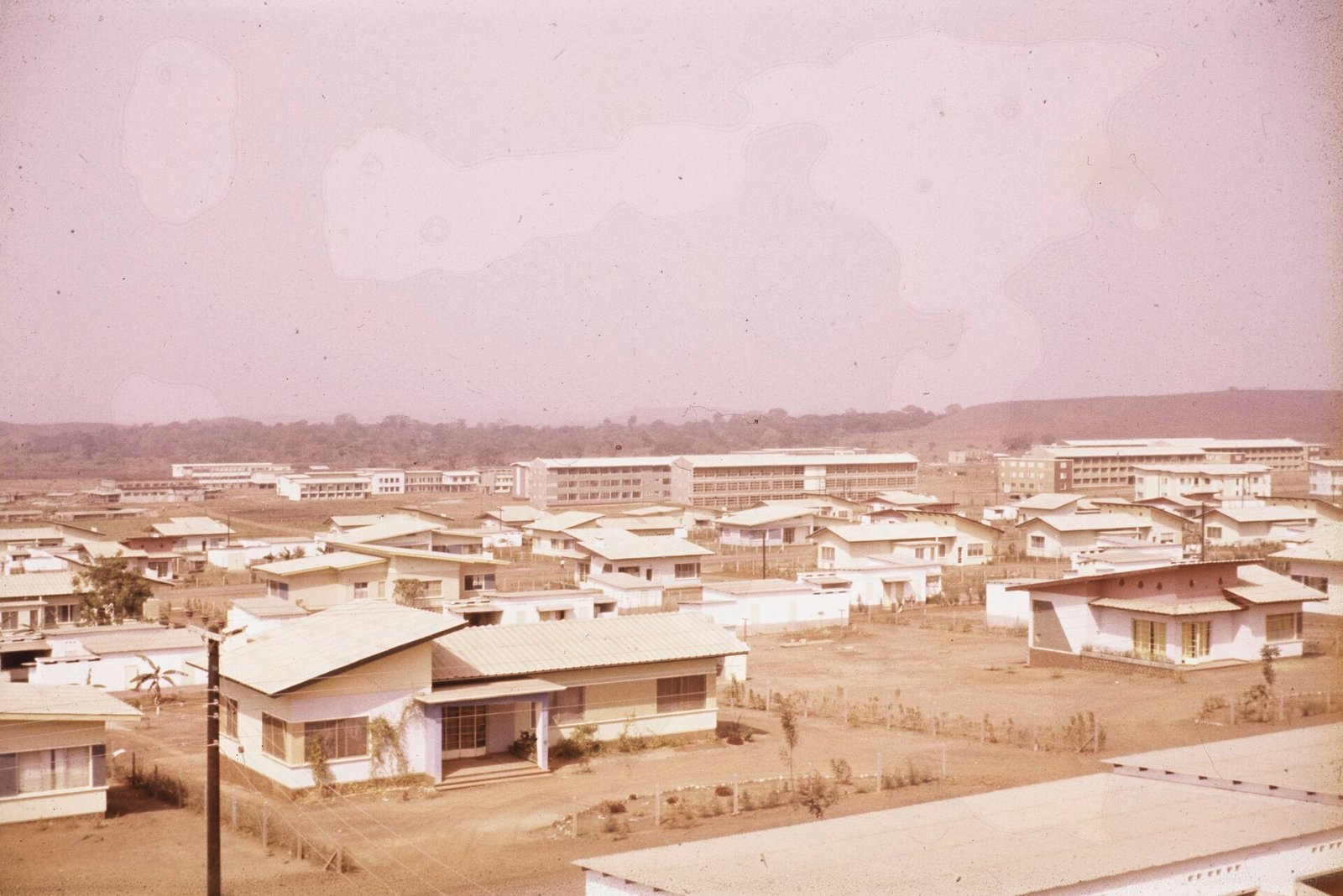 ASC Leiden - NSAG - van Dis 4 - 172 - University of Nsukka. Campus of low villa-type buildings for teachers - Nsukka, Enugu State, South East Nigeria 