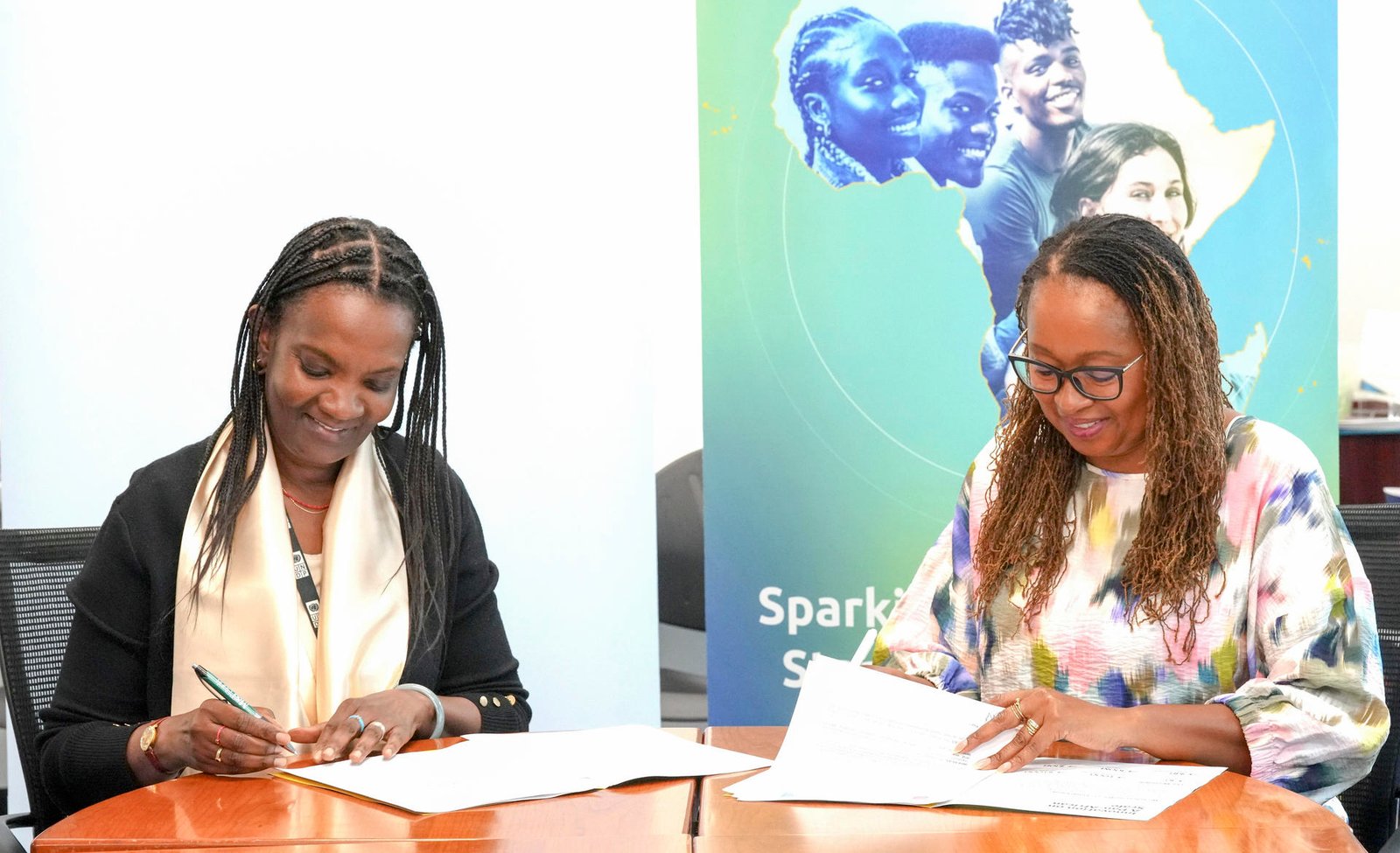Aissata De of UNDP and Angela Wamola of GSMA sign the African AI partnership agreement
